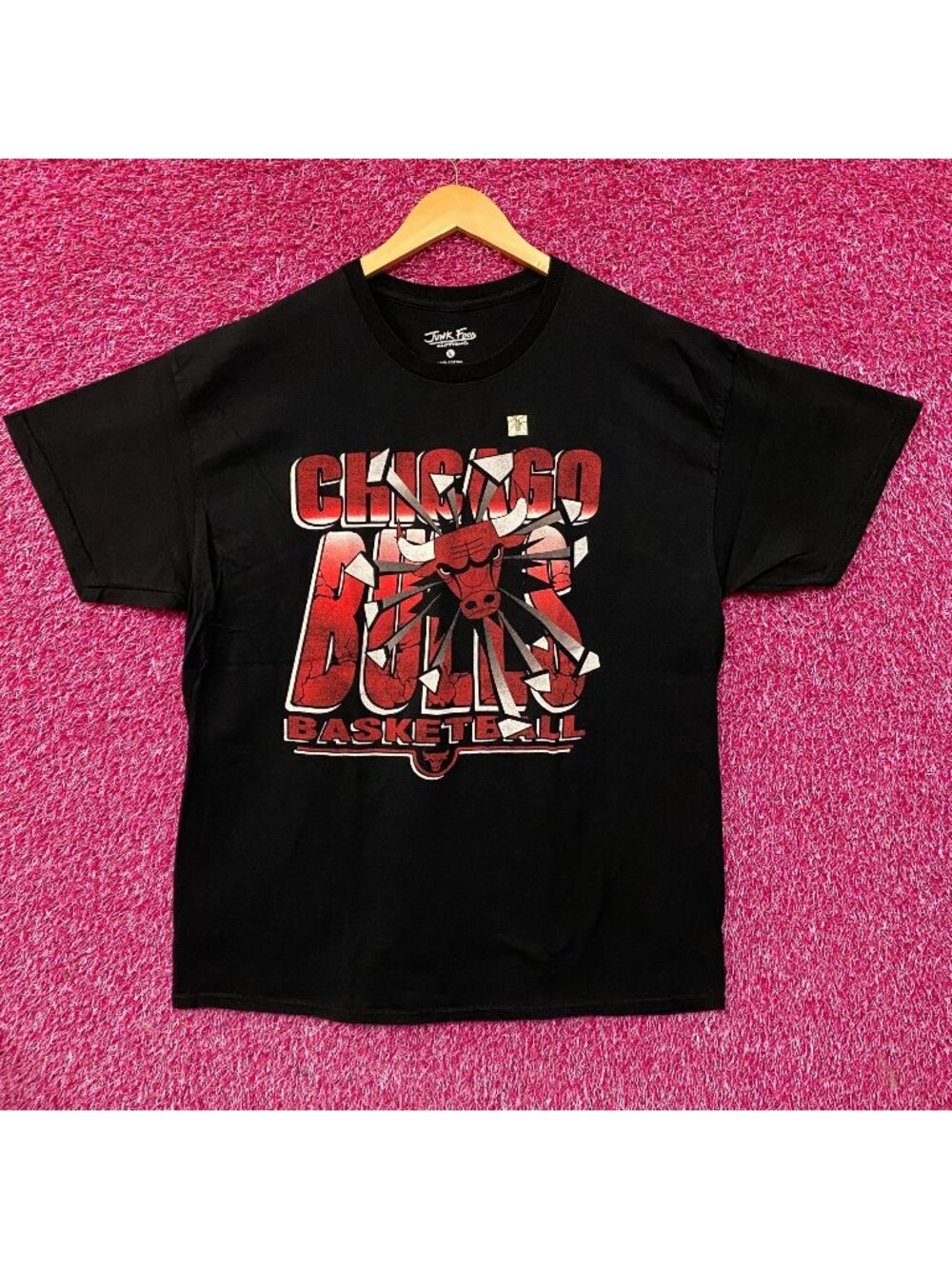 Junk Food Clothing Chicago Bulls Break Through Graphic T-Shirt Large